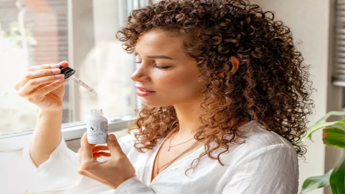 Essential Oils Benefits: त्वचा और बालों के लिए फायदेमंद एसेंशियल ऑयल्स