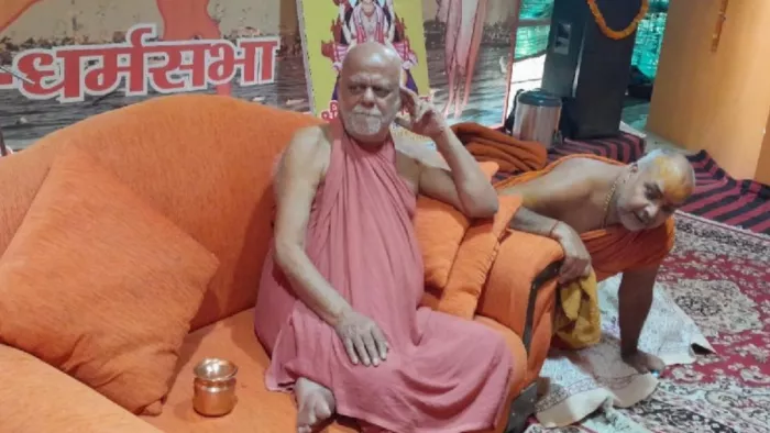 झूंसी स्थित शिवगंगा आश्रम पहुंचे पुरी पीठाधीश्वर शंकराचार्य जगद्गुरू स्वामी निश्चलानंद सरस्वती । जागरण