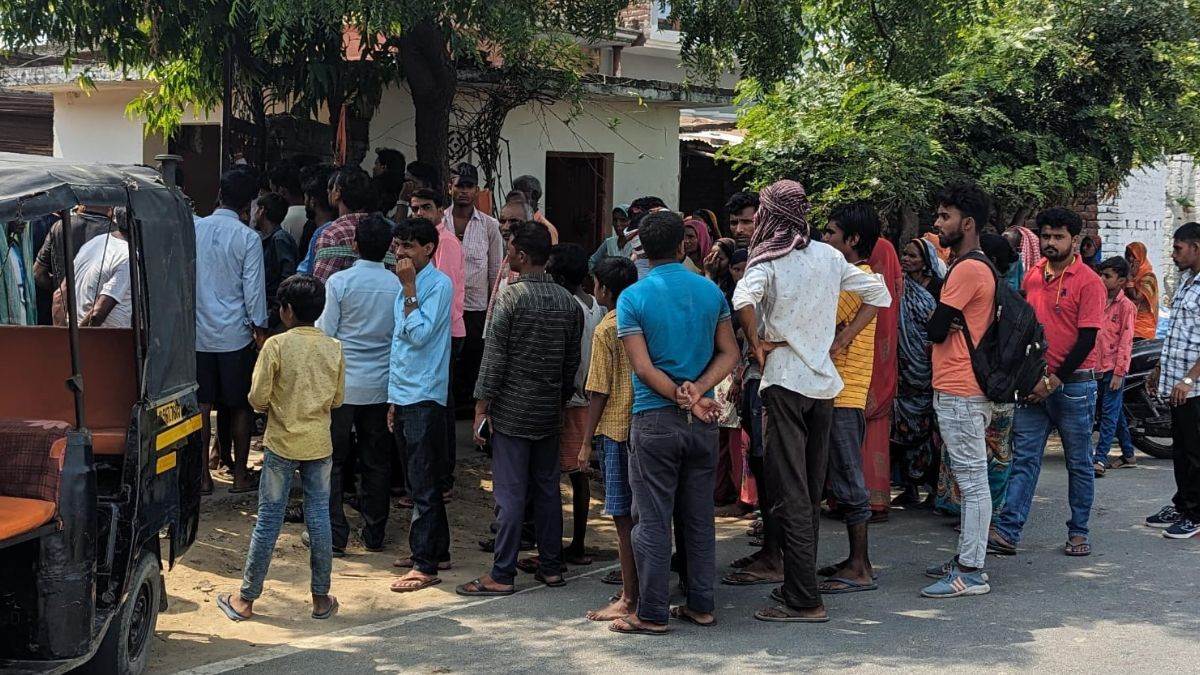 mother and son bodies found hanging under mysterious circumstances in maharajganj