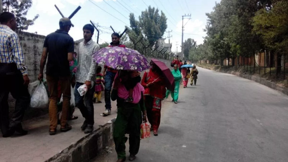 Jammu Kashmir Weather News: जम्मू-कश्मीर में गर्मी ने तोडे़ रिकॉर्ड, पहली बार राजौरी का पारा पहुंचा 40 डिग्री के पार