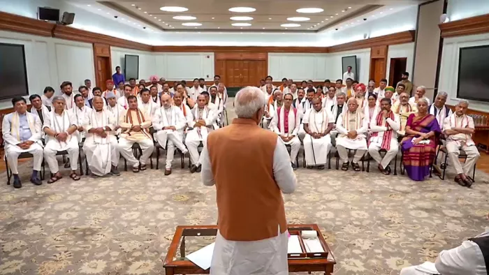 शपथ ग्रहण से पहले नरेन्द्र मोदी ने अपने संभावित मंत्रिपरिषद के साथ बैठक की। (Photo - ANI)