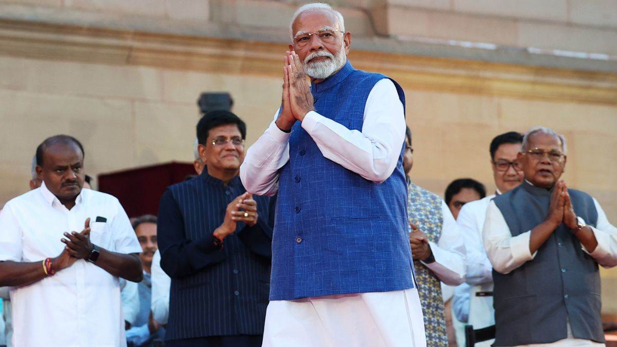 https://www.jagranimages.com/images/newimg/09062024/09_06_2024-modi_dress_23735644.jpg
