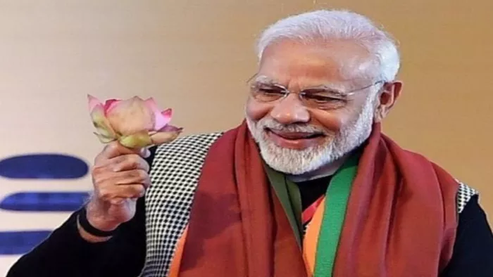 मोदी का ये फैन उन्हें मानता है भगवान, तीन किलो चांदी से बना कमल का फूल करेगा भेंट (फाइल फोटो)।