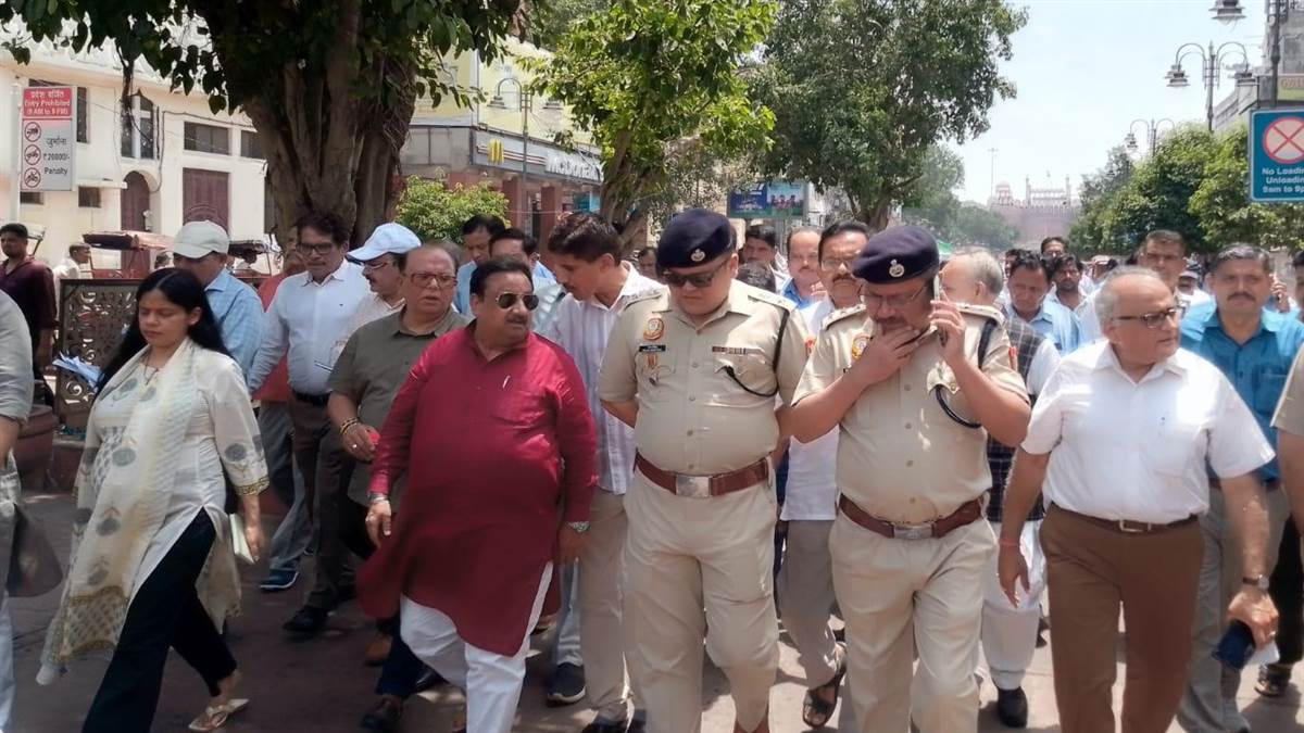 ncr new delhi city mp prveen khandelwal addresses encroachment issues in chandni chowk