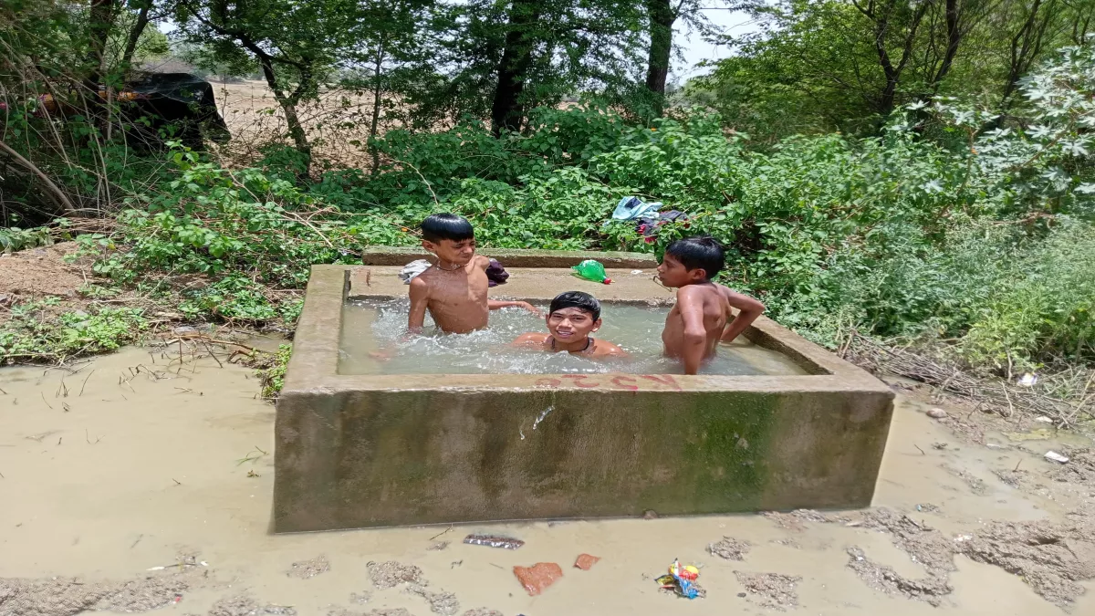 Mahoba Weather Update: आसमान से बरस रही आफत, नहीं मिल पा रही गर्मी से राहत; सड़कों पर पसरा सन्नाटा