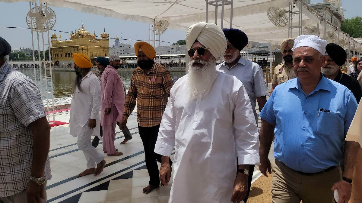 gurinder singh dhillon visits golden temple latest news radha soami satsang beas
