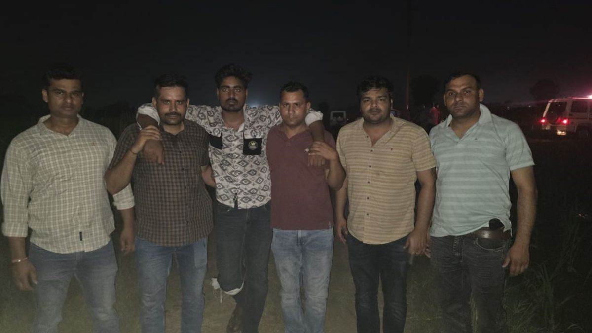 police encounter with criminals who looted 32 lakhs from a manager in panipat two criminals injured 10 lakh rupees also recovered