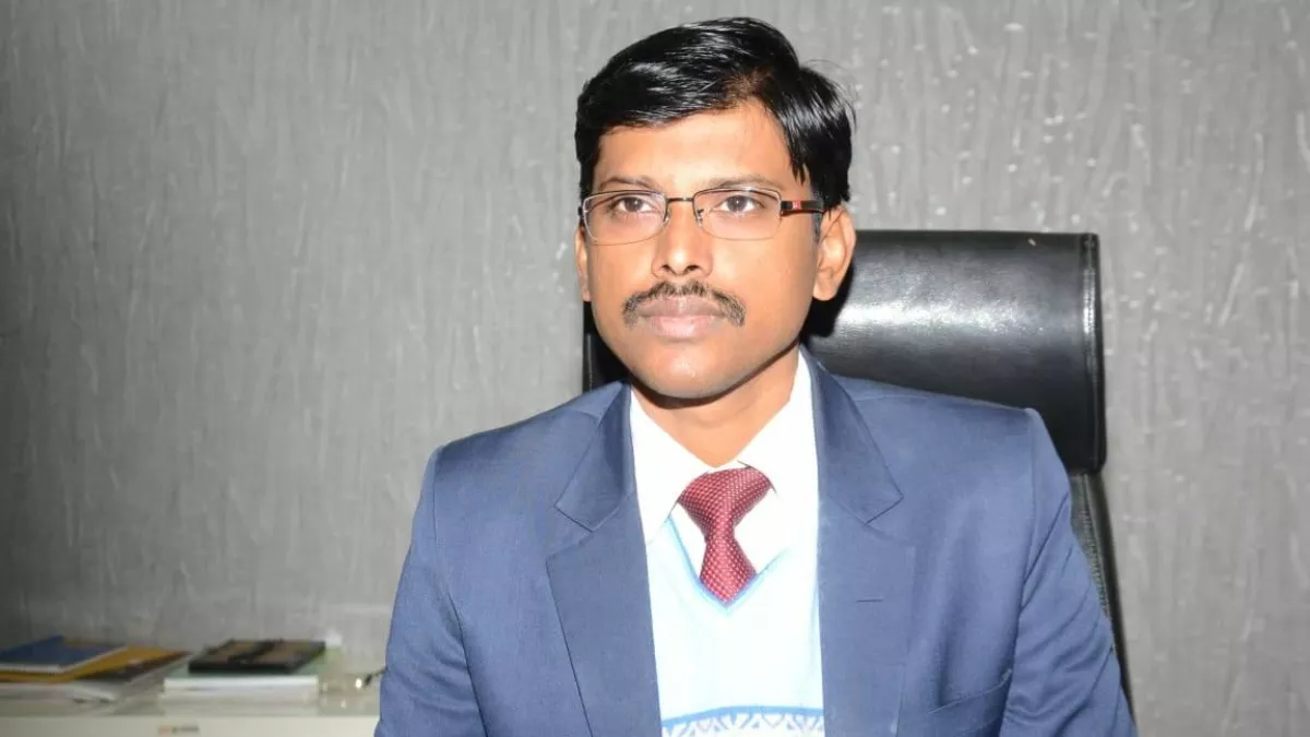 Patna News: पटना के डीएम साहब को आया गुस्सा, 4 CO की रोकी सैलरी; सामने आई बड़ी वजह