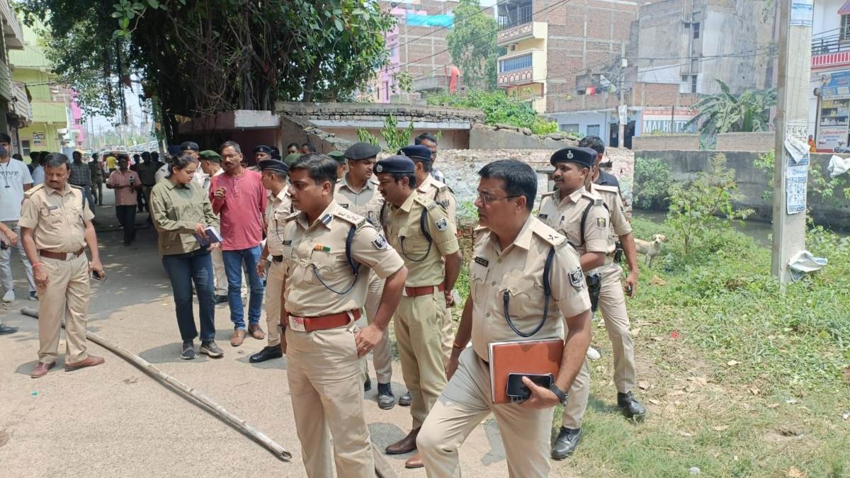 patna city triple murder nurse and daughter killed husband critical