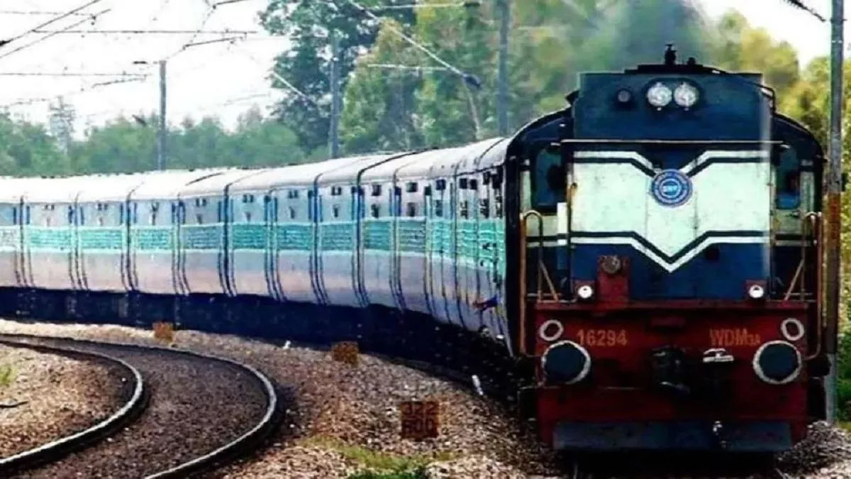 पटना इंटरसिटी और दीक्षाभूमि समेत 5 ट्रेनों से कम होंगी स्लीपर की 456 सीटें, यात्रियों की बढ़ेगी परेशानी