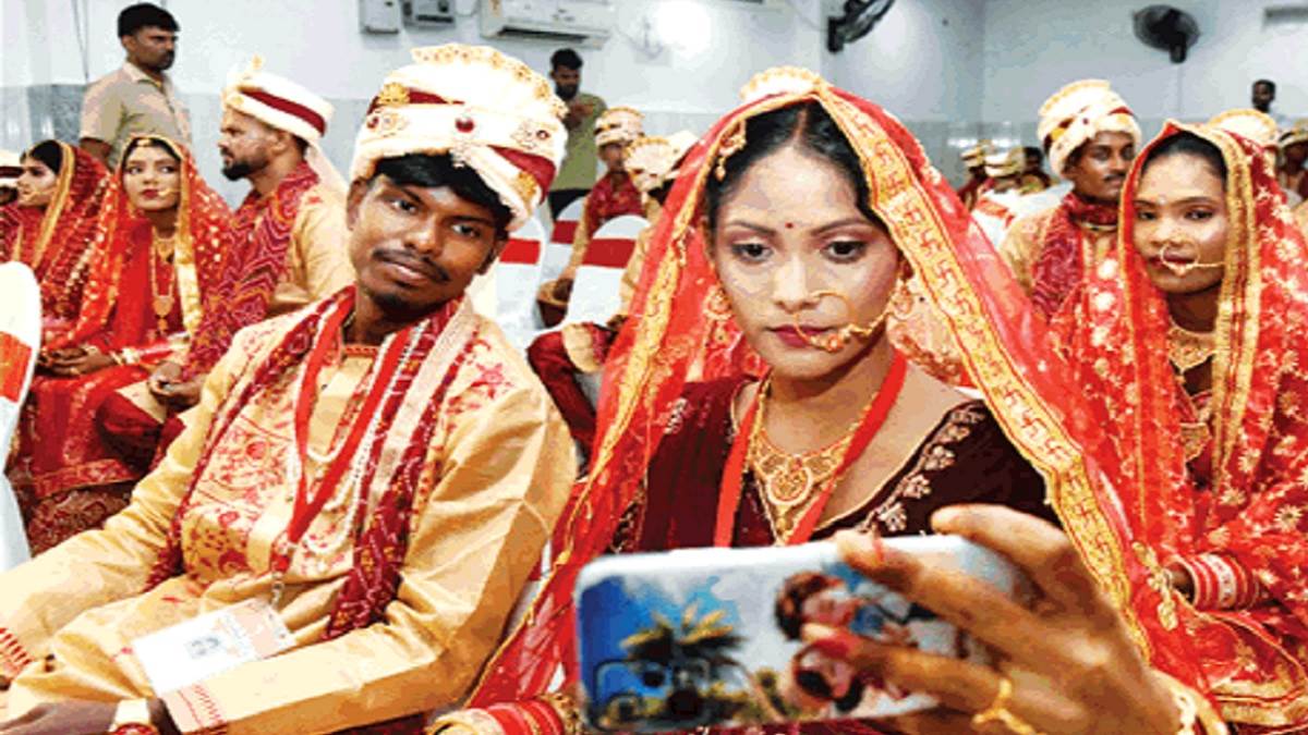 mass marriage in patna 51 couples tie the knot see photos