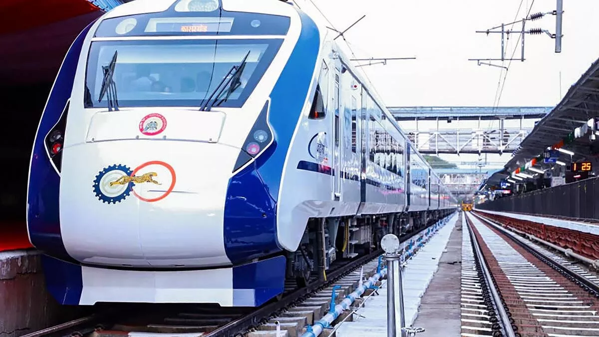 सीनियर डीसीएम ने 2 TTE को वंदे भारत ट्रेन से उतारकर टाटानगर स्टेशन ड्यूटी में लगाया, जांच जारी