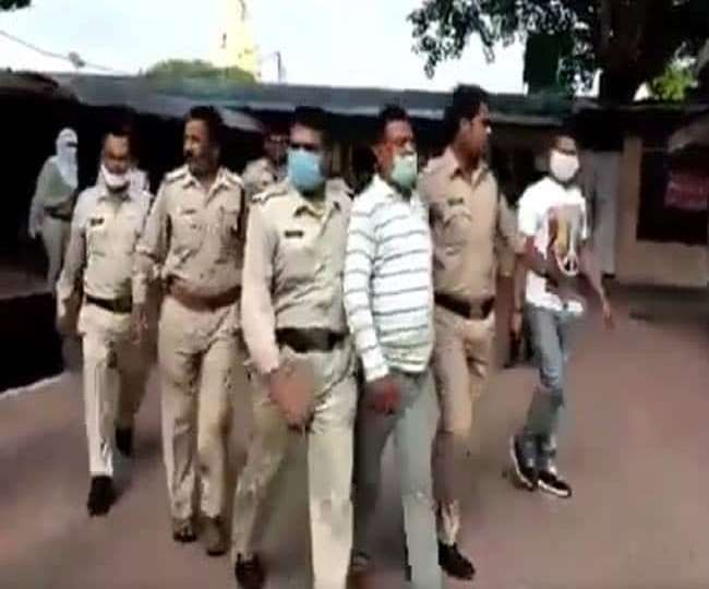 विकास दुबे को अपनी गिरफ्त में लेने चार्टर्ड प्लेन से इंदौर पहुंची UP STF टीम