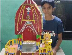 दिव्यांशु पूजापंडा ने कार्टून एवं अखबार से तैयार किया महाप्रभु का नंदीघोष रथ