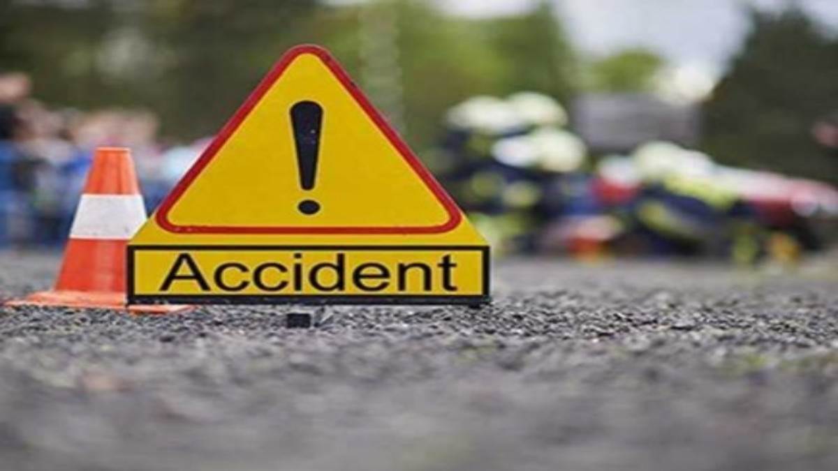 bus and car collide on tawi bridge in jammu causing traffic jam