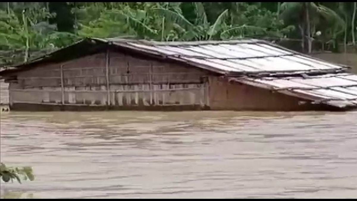 https://www.jagranimages.com/images/newimg/09072022/09_07_2022-house_sink_in_assam_22875963.jpg