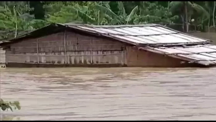 भारी बाढ़ से असम में 30-40 हजार घर हुए क्षतिग्रस्त