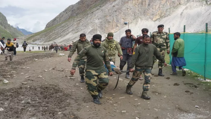 नेशनल डिजास्टर रिस्पांस फोर्स के डायरेक्टर जनरल अतुल करवाल हालात पर पैनी नजर रखे हुए हैं।