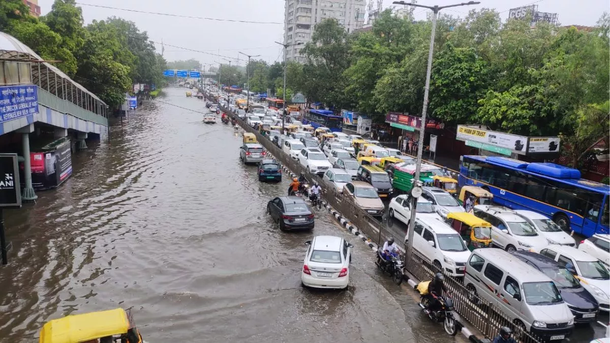 Delhi Rain: दिल्ली में बारिश ने तोड़ा 41 वर्ष का रिकॉर्ड, 1982 के बाद 24 घंटे में हुई सबसे ज्यादा बरसात