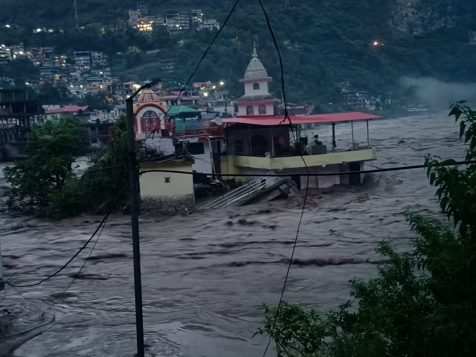 हिमाचल में तबाहीः हिमाचल में तबाहीः