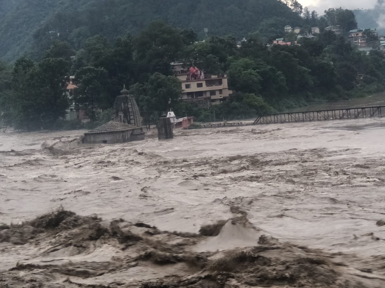 हिमाचल में तबाहीः हिमाचल में तबाहीः