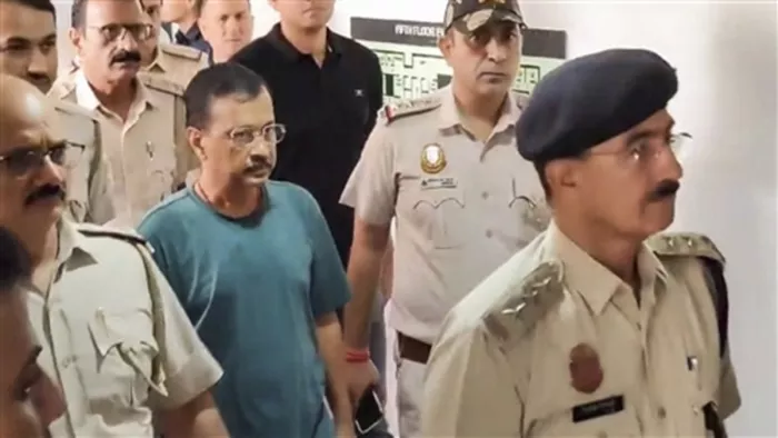 कोर्ट ने ईडी के आरोपपत्र पर अरविंद केजरीवाल को पेशी का समन भेजा।