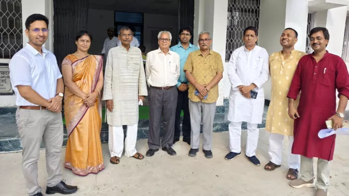 मगध यूनिवर्सिटी के हिंदी विभाग में प्राध्यापकों के साथ यात्रा के संयोजक