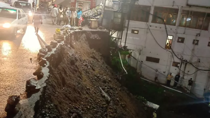 हिमाचल प्रदेश में कई जगहों पर भूस्खलन