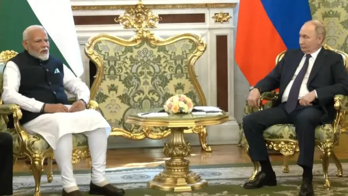 Modi Russia visit LIVE: मॉस्को में प्रधानमंत्री नरेंद्र मोदी।