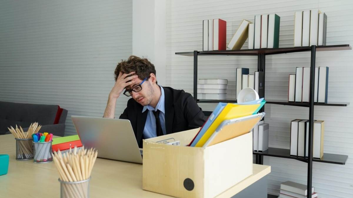 three signs which tells that your mental health is affected by your job or work place