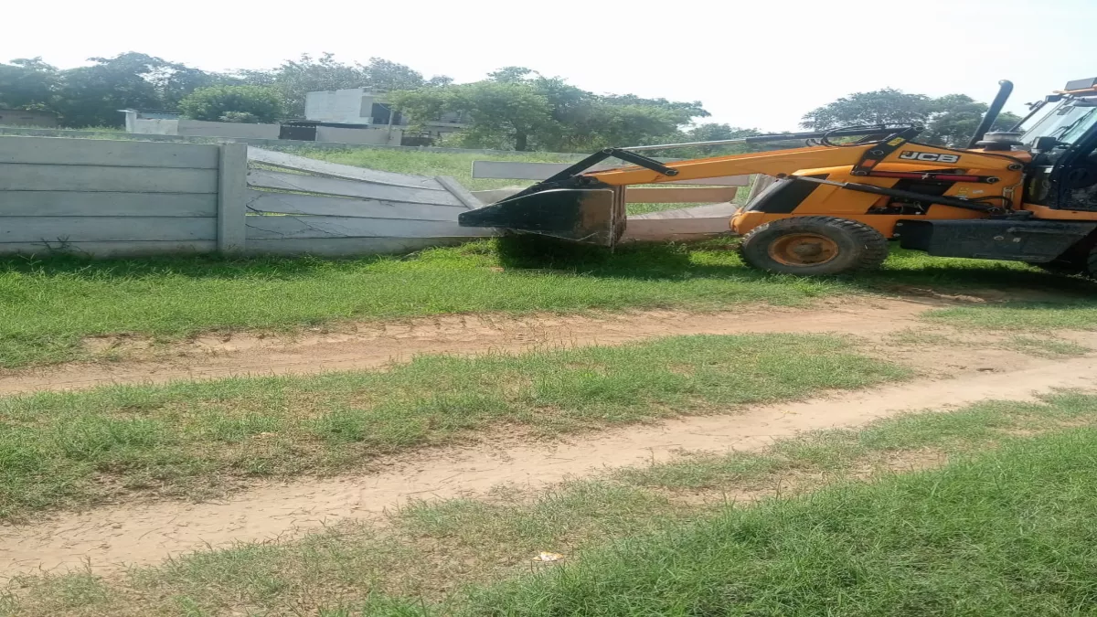 Bulldozer Action: हरियाणा के इस जिले में जमकर गरजा बुलडोजर, ध्वस्त किए कई निर्माण; मचा हड़कंप