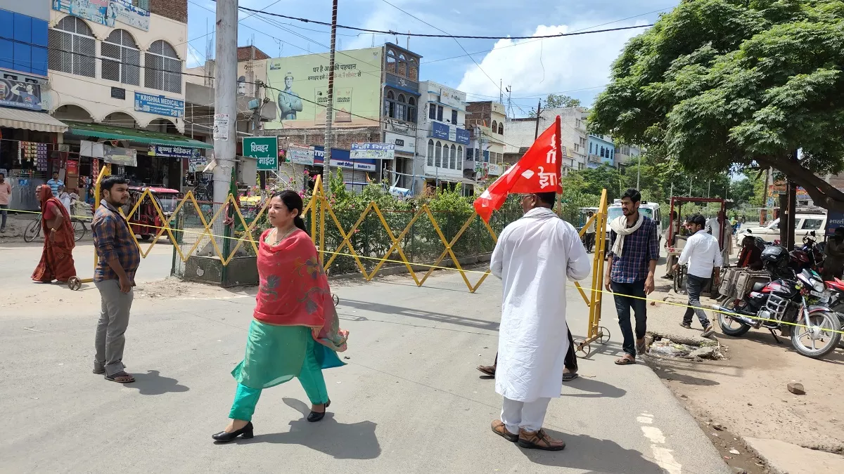 Bihar Bandh: शिवहर में CO को पैदल जाना पड़ा ऑफिस, बंद समर्थकों ने रोकी गाड़ी