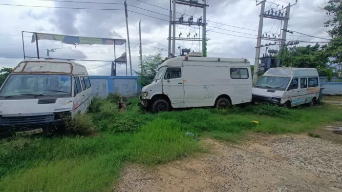 नीलामी के बाद भी वाहनों के नहीं मिले खरीदार। जागरण फोटो