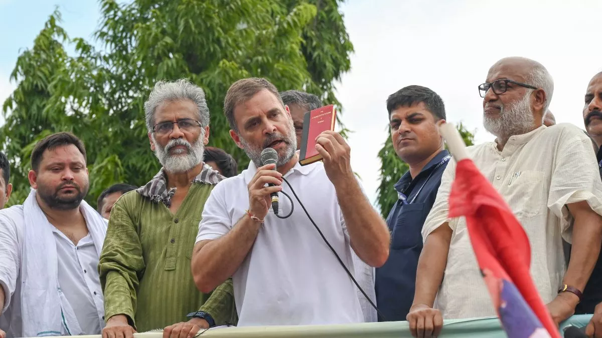 Bihar Election: संसद में गूंजेगा वोटर लिस्ट वेरिफिकेशन का मुद्दा, चुनाव आयोग को घेरने की तैयारी में विपक्ष