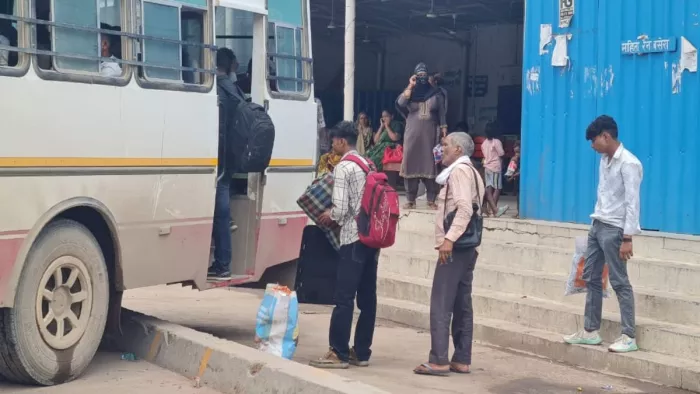 नारनौल में हड़ताल का असर नहीं, बसें सामान्य रूप से चलीं। फोटो जागरण