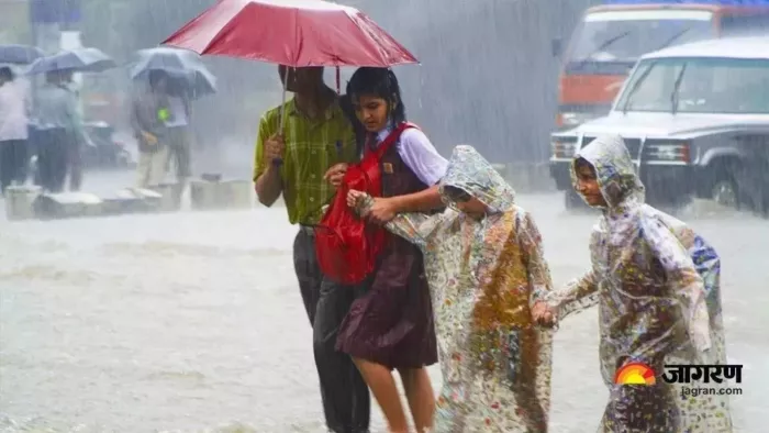 दिल्ली-एनसीआर में आज भी बारिश के आसार है।