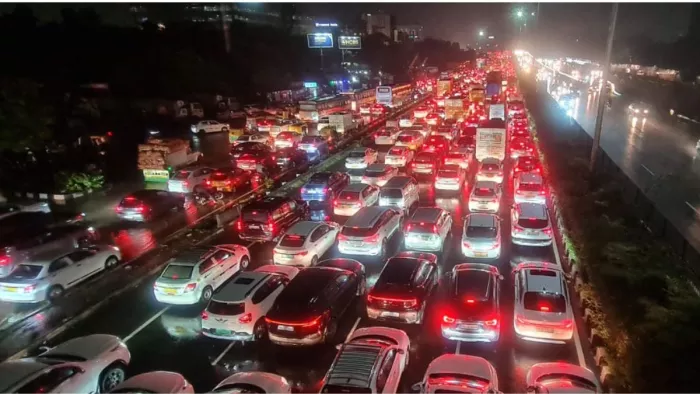 गुरुग्राम में नरसिंहपुर से लेकर रजोकरी बॉर्डर तक लगा जाम।