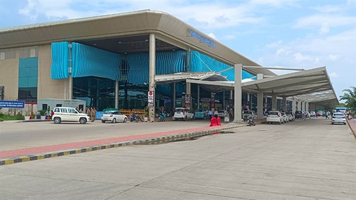 https://www.jagranimages.com/images/newimg/09072025/09_07_2025-prayagrajairport_23979420.jpg