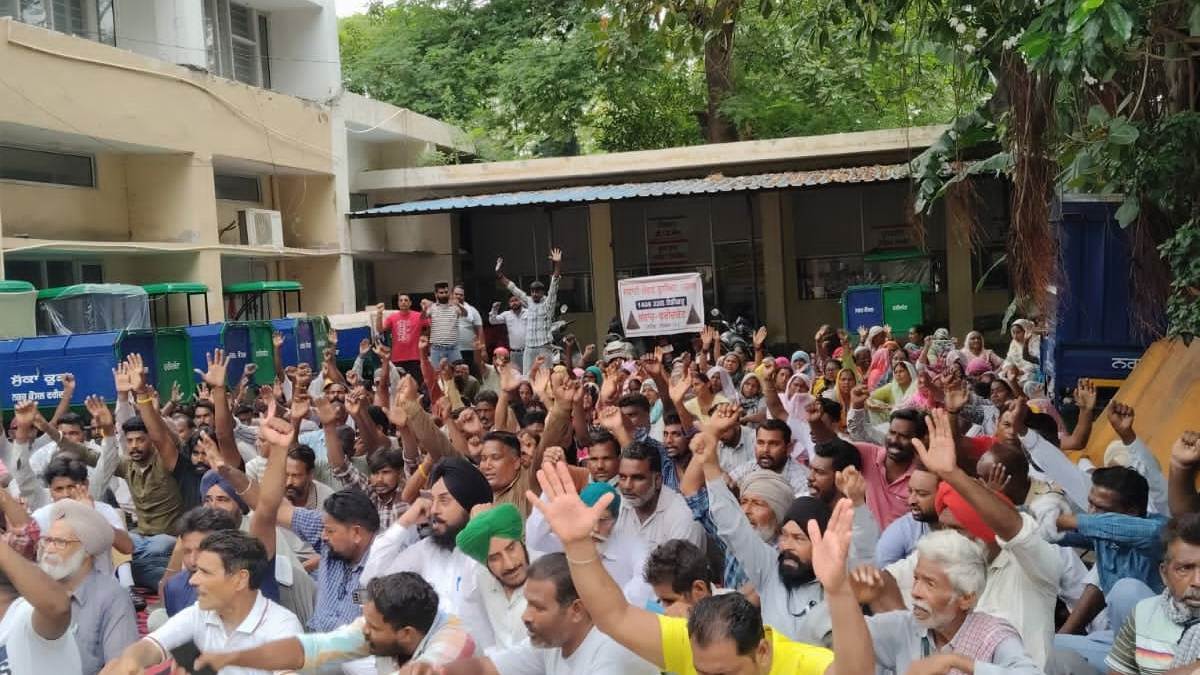 https://www.jagranimages.com/images/newimg/09072025/09_07_2025-prtc_strike_23979761.jpg