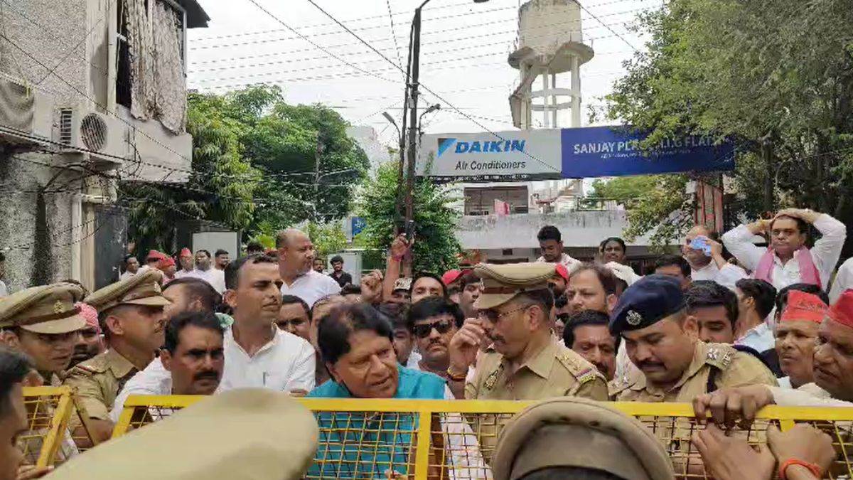 https://www.jagranimages.com/images/newimg/09072025/09_07_2025-ramjilal_suman_stops_agra_23979436.jpg