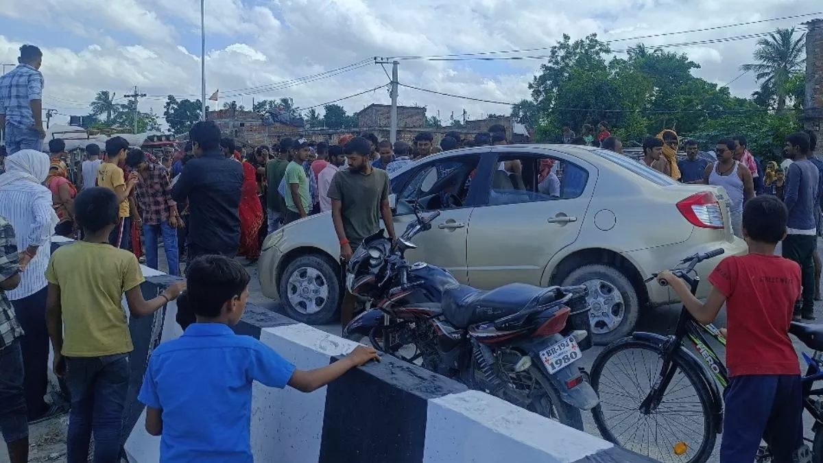 Bihar News: तेज रफ्तार कार की चपेट में आने से महिला की दर्दनाक मौत, तीन गंभीर
