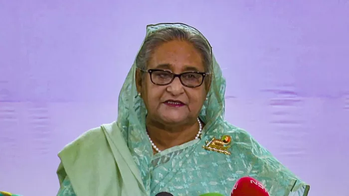 मानवता के खिलाफ अपराधों के आरोपों का सामना कर रहीं हसीना (फोटो: पीटीआई)