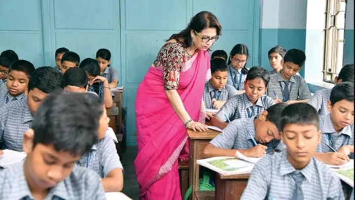 543 शिक्षकों का एक दिन का वेतन स्थगित