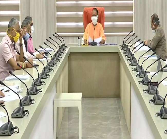 Fight Against Corona in UP CM Yogi Adityanath directs officers for more  focused on Lucknow and Seven more Cities