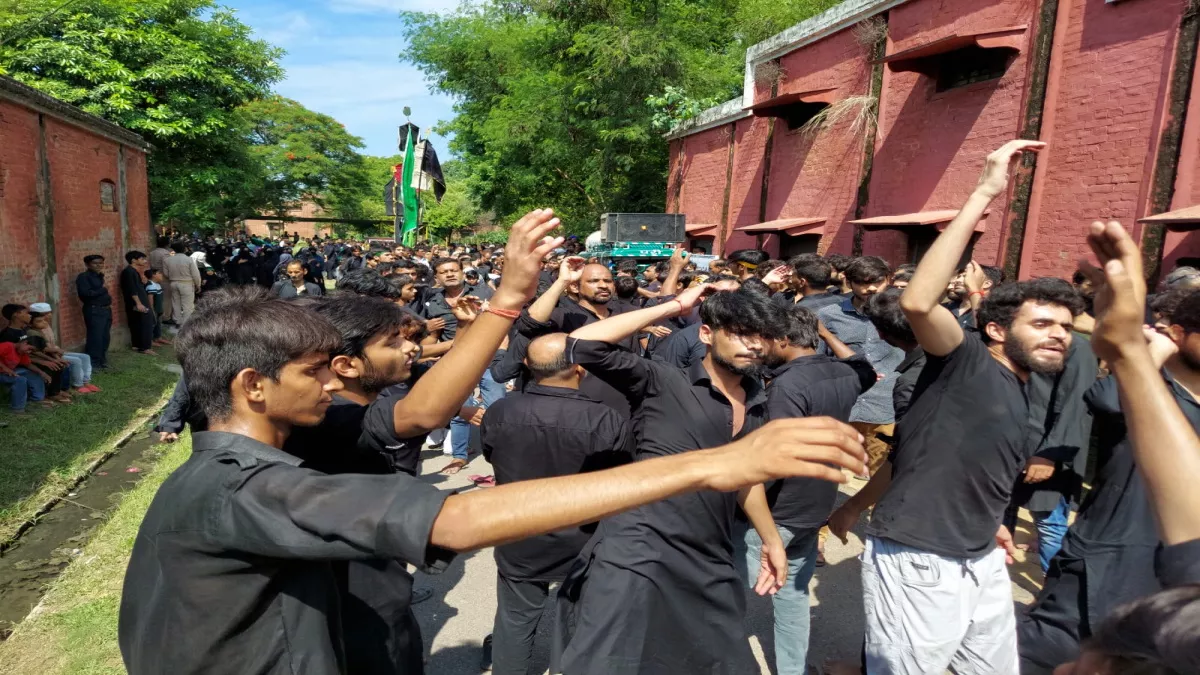 Muharram पर रंजोगम के साथ AMU से निकला ताजिए का जुलूस, फोटो में देखें गमगीन माहौल
