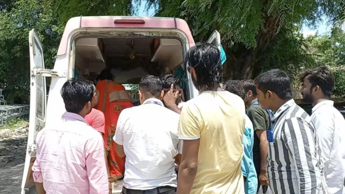 बिहार जा रही किसान एक्सप्रेस में किलकारी गूंज उठी। महिला ने ट्रेन की बर्थ में नवजात को जन्म दिया।