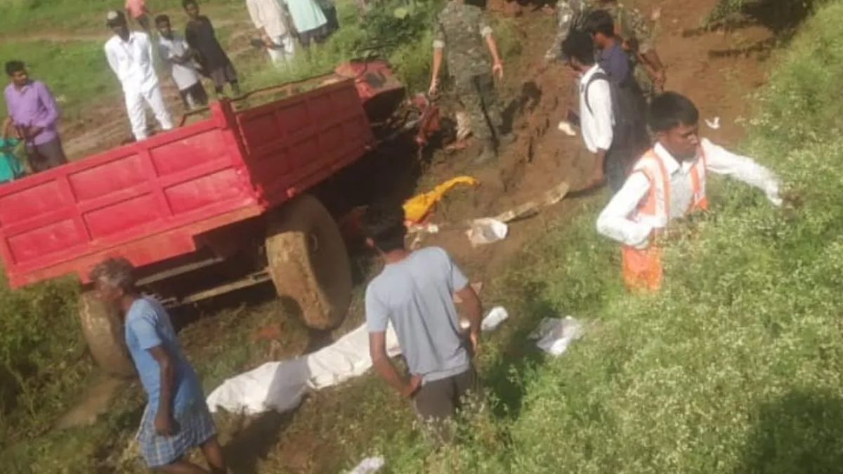 Jharkhand Breaking News: रांची-टाटा फोरलेन पर बड़ा हादसा, ट्रक ने स्कूल वैन को रौंदा, तीन बच्चों की मौत