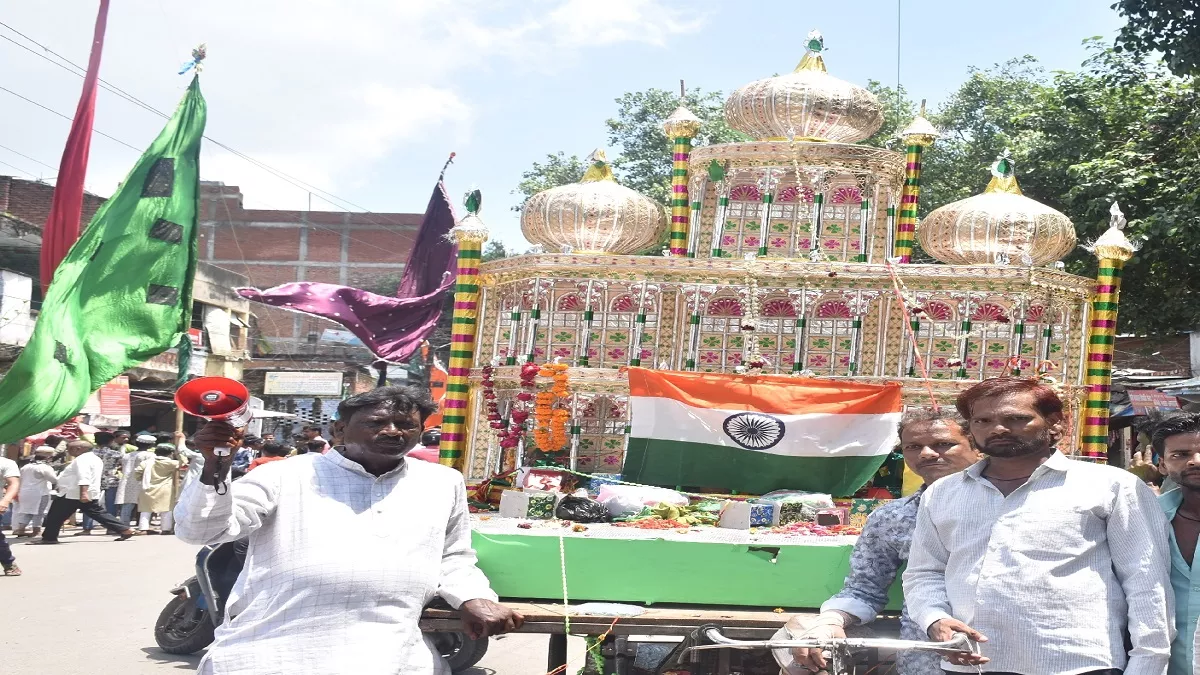 Kanpur Moharram 2022: कर्बला के शहीदों की याद में निकले अलम के जुलूस, राष्ट्रीय ध्वज बढ़ाता रहा शान