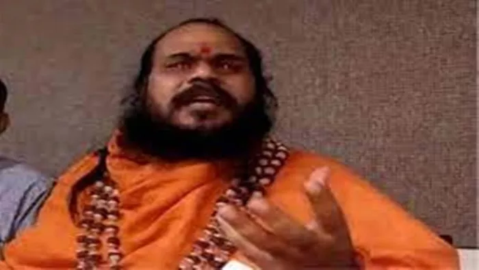 Mirchi Baba Arrested: वैराग्यानंद गिरि महाराज उर्फ मिर्ची बाबा को दुष्कर्म के आरोप में गिरफ्तार किया गया है।