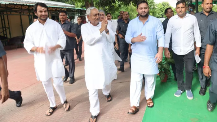 Bihar Political Crisis: तेज प्रताप यादव, नीतीश कुमार और तेजस्वी यादव। जागरण